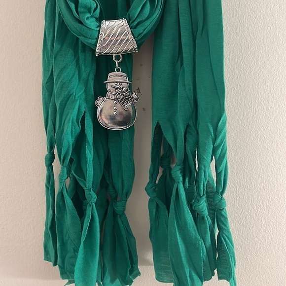 Scarf - Picture 2 of 5